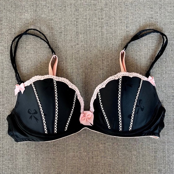 Victoria's Secret Romantic Push Up Bra - Picture 1 of 3